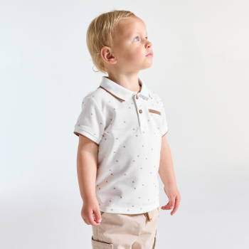 تيشيرت بولو من القطن، باللون الأبيض ومُزخرف، للفتيان الصغار